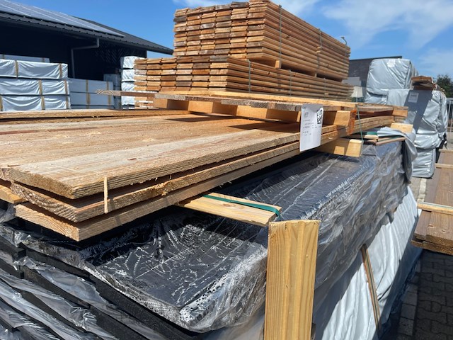 Ca. 18x douglas planken fijnbezaagd, 18x150mm, lengte 4/300cm, 14/400cm - afbeelding 2 van  3