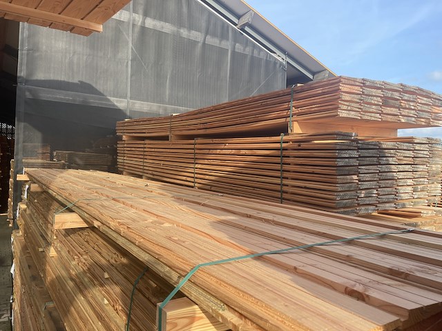 Ca. 18x douglas zweeds rabat, 26x160mm, lengte 500cm - afbeelding 1 van  3