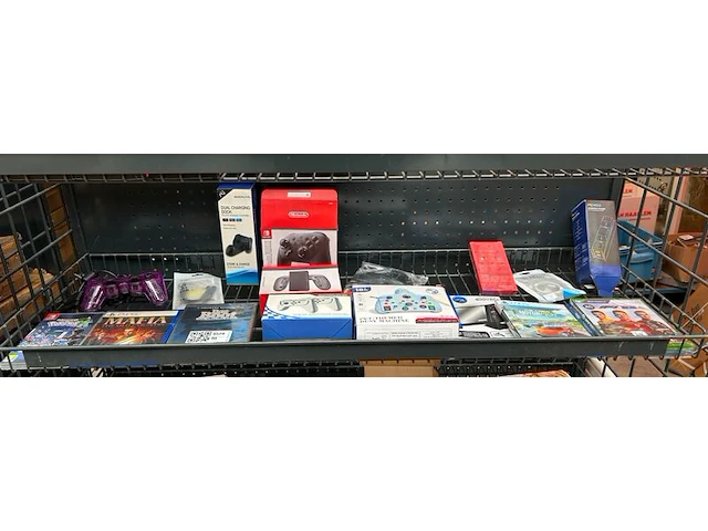 Ca. 18x game items w.o. controllers, w.o. nintendo, ea sports, playstation - afbeelding 1 van  4