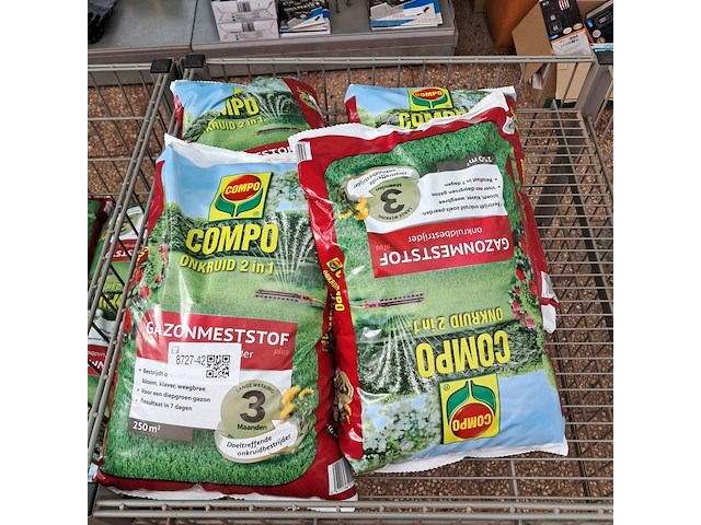 Ca. 18x gazonmeststof, compo - afbeelding 4 van  9