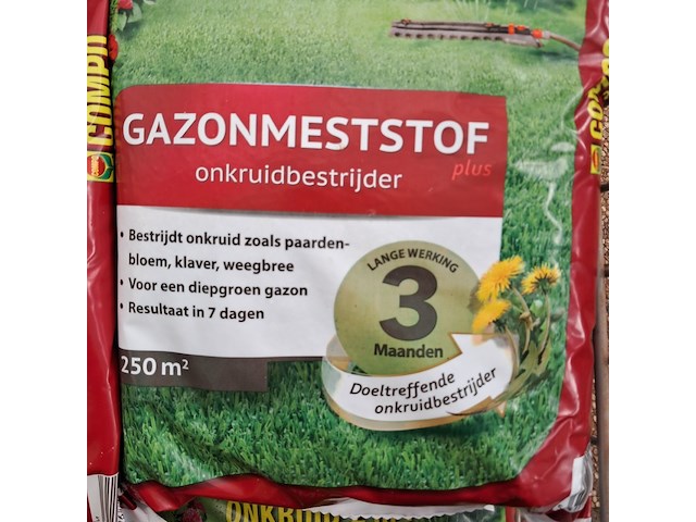 Ca. 18x gazonmeststof, compo - afbeelding 8 van  9