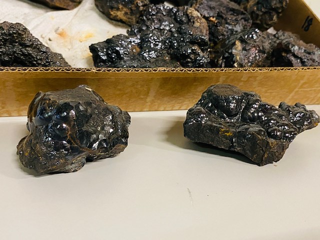 Ca. 18x hematiet clusters - afbeelding 2 van  6