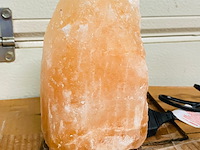 Ca. 18x himalaya zoutlampen met houten voet, oranje - afbeelding 3 van  4