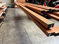 Ca. 18x meranti latten fijnbezaagd, 30x56mm, lengte 2/305cm, 1/460cm, 7/510cm, 8/540cm - afbeelding 3 van  3