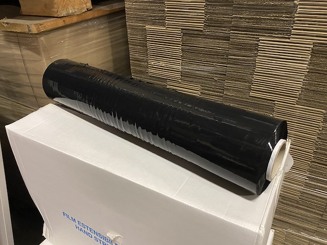 Ca. 18x rollen handwikkelfolie, zwart - afbeelding 2 van  3