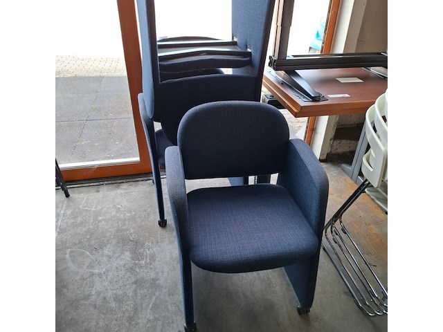 Ca. 18x vergaderstoel en 2x bureau, o.a alias - afbeelding 13 van  13