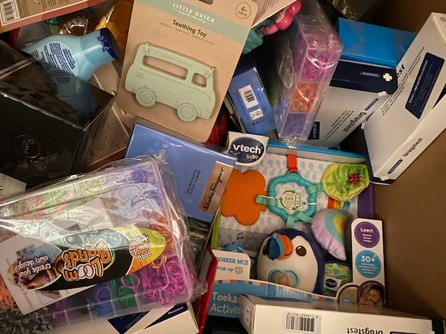 Ca. 190x speelgoed, baby en verzorging, vtech, little dutch, nivea etc. - afbeelding 4 van  6