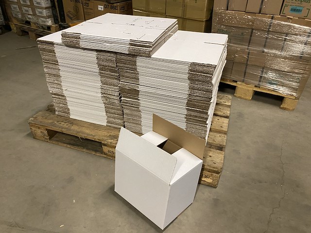 Ca. 190x verzenddozen 30x22x25cm, wit - afbeelding 1 van  2