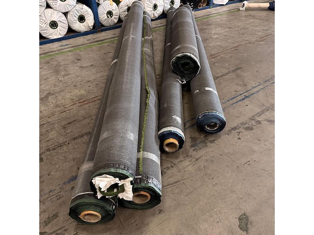 Ca. 191,8m2 kunstgras, 24 mm hoog, groen - afbeelding 2 van  3