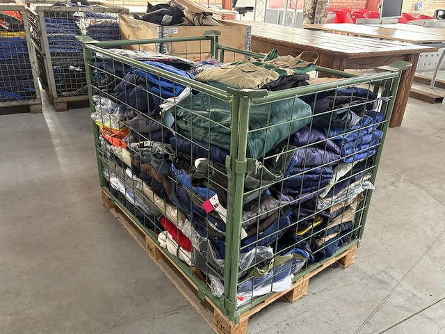 Ca. 195x diverse werkkleding - afbeelding 1 van  14