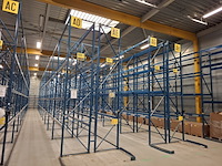 Ca. 196 meter palletstelling met gangpad geleiding