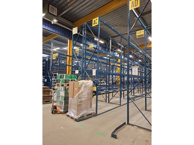 Ca. 196 meter palletstelling met gangpad geleiding - afbeelding 2 van  13