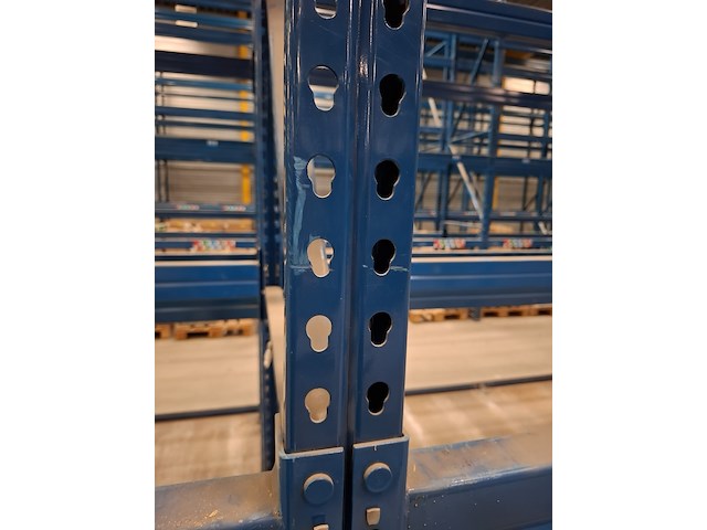 Ca. 196 meter palletstelling met gangpad geleiding - afbeelding 8 van  13