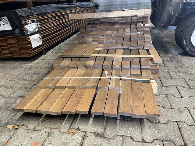 Ca. 196x ipé country grade planken geschaafd, 21x70mm, lengte 46/185cm, 25/215cm, 25/245cm, 23/275cm, 12/305cm, 17/335cm, 24/365cm, 4/400cm, 8/430cm, 11/490cm - afbeelding 3 van  3