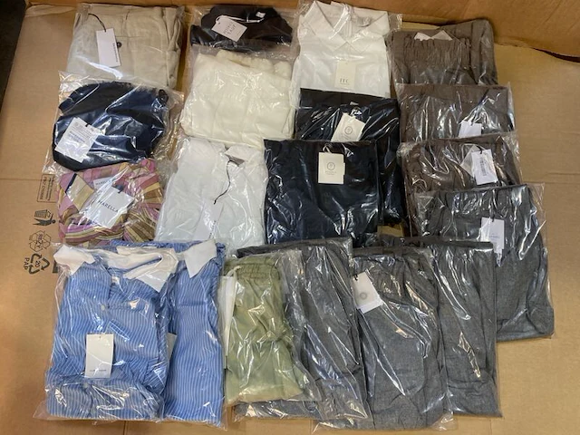 Ca. 19x damesmode, gran sasso, peserico, ffc fashion etc. - afbeelding 1 van  5