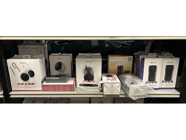 Ca. 19x diverse camera's, wi-fi video deurbellen w.o. ceezam, qnect - afbeelding 1 van  5