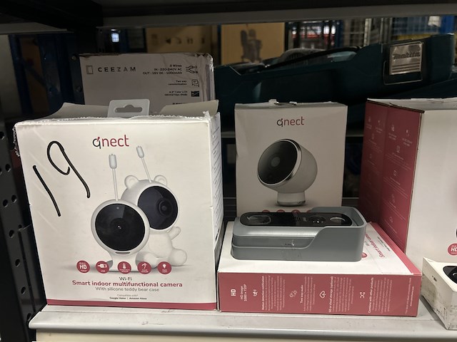 Ca. 19x diverse camera's, wi-fi video deurbellen w.o. ceezam, qnect - afbeelding 2 van  5