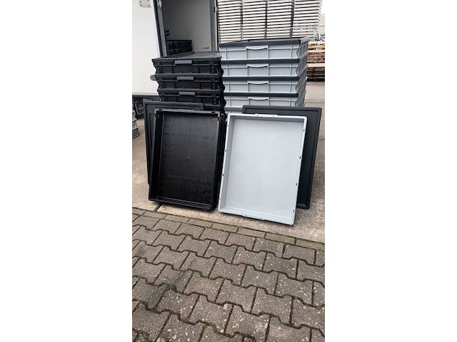 Ca. 19x grote bakken met deksel in 2 kleuren, grijs / chroom - afbeelding 2 van  5