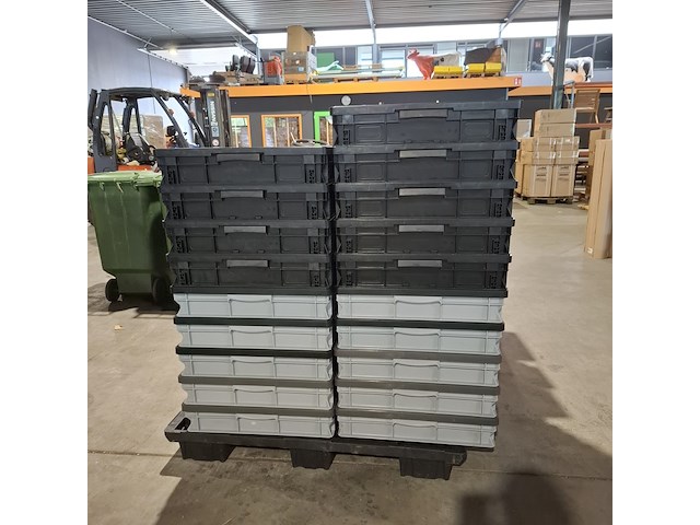 Ca. 19x grote bakken met deksel in 2 kleuren, grijs / chroom - afbeelding 5 van  5