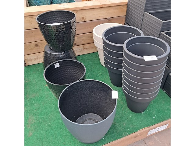 Ca. 19x kunststof/ metalen bloempot, o.a. geli - afbeelding 1 van  13