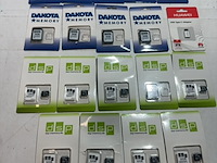 Ca. 19x sd + micro sd kaarten 16, 32, 64 en 128 gb