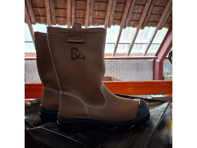 Ca. 200 paar diverse werkschoenen, laarzen, klompen o.a. dunlop, bekina, uvex, bata - afbeelding 2 van  23