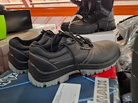 Ca. 200 paar diverse werkschoenen, laarzen, klompen o.a. dunlop, bekina, uvex, bata - afbeelding 4 van  23