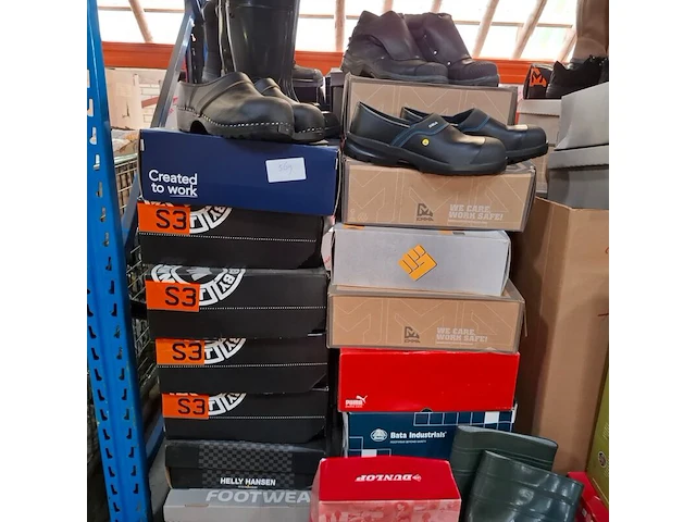 Ca. 200 paar diverse werkschoenen, laarzen, klompen o.a. dunlop, bekina, uvex, bata - afbeelding 9 van  23