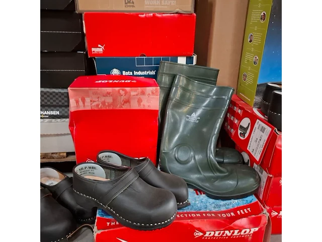 Ca. 200 paar diverse werkschoenen, laarzen, klompen o.a. dunlop, bekina, uvex, bata - afbeelding 11 van  23