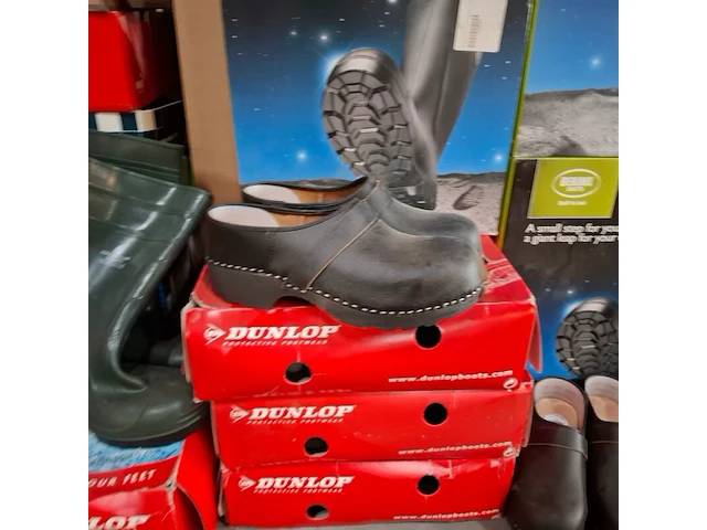 Ca. 200 paar diverse werkschoenen, laarzen, klompen o.a. dunlop, bekina, uvex, bata - afbeelding 13 van  23