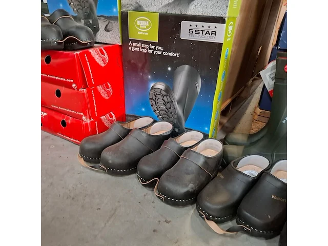 Ca. 200 paar diverse werkschoenen, laarzen, klompen o.a. dunlop, bekina, uvex, bata - afbeelding 14 van  23