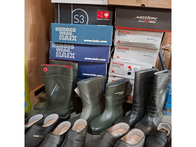 Ca. 200 paar diverse werkschoenen, laarzen, klompen o.a. dunlop, bekina, uvex, bata - afbeelding 16 van  23