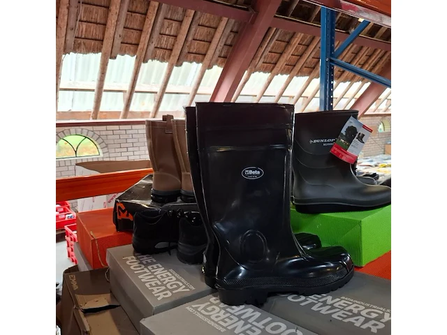Ca. 200 paar diverse werkschoenen, laarzen, klompen o.a. dunlop, bekina, uvex, bata - afbeelding 22 van  23