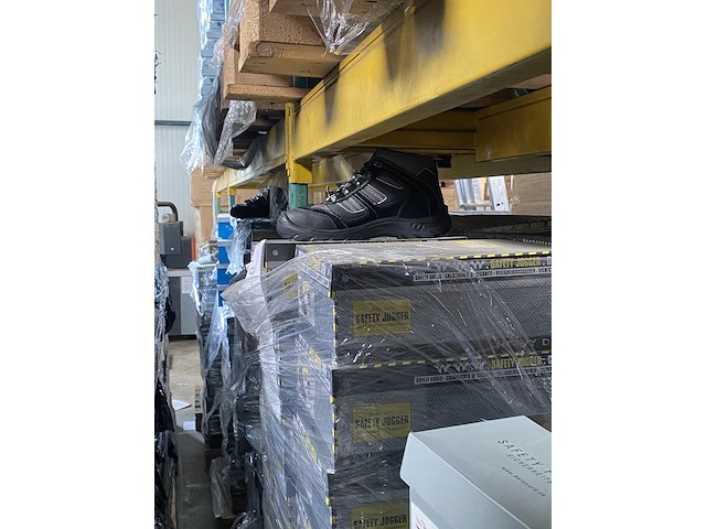 Ca. 2000x werkschoenen met stalen neus, diverse maten en modellen - afbeelding 2 van  6