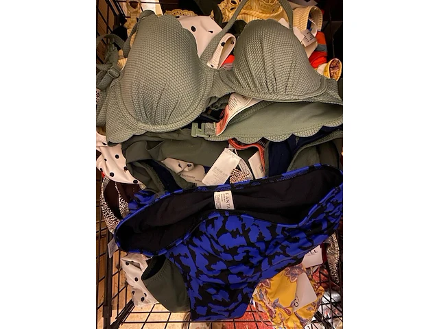 Ca. 200x badmode, bikinibroekjes en -topjes, cyell, beachlife, freya etc. - afbeelding 1 van  5