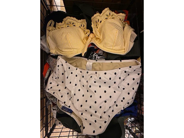Ca. 200x badmode, bikinibroekjes en -topjes, cyell, beachlife, freya etc. - afbeelding 2 van  5