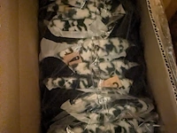 Ca. 200x dames winterpetten en hoeden, diverse kleuren - afbeelding 3 van  9