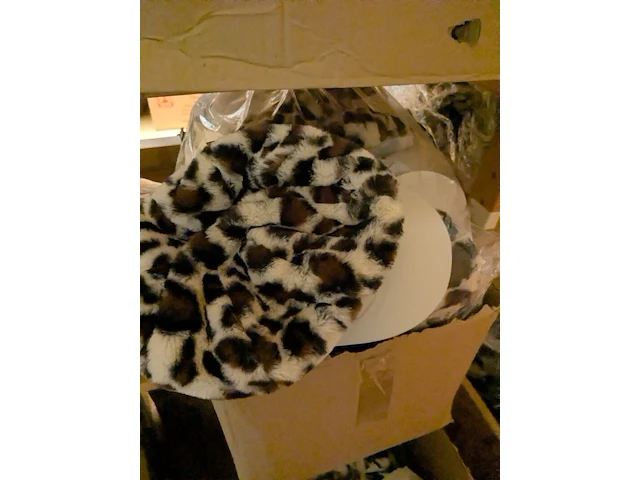 Ca. 200x dames winterpetten en hoeden, diverse kleuren - afbeelding 6 van  9