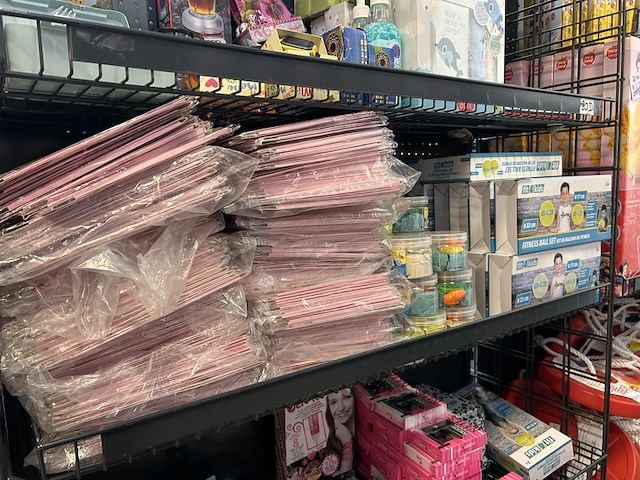 Ca. 200x divers kinderspeelgoed w.o. fitness bal, opbergmap, o.a. fit4kids - afbeelding 2 van  6