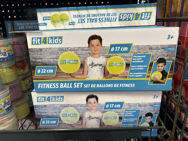 Ca. 200x divers kinderspeelgoed w.o. fitness bal, opbergmap, o.a. fit4kids - afbeelding 5 van  6