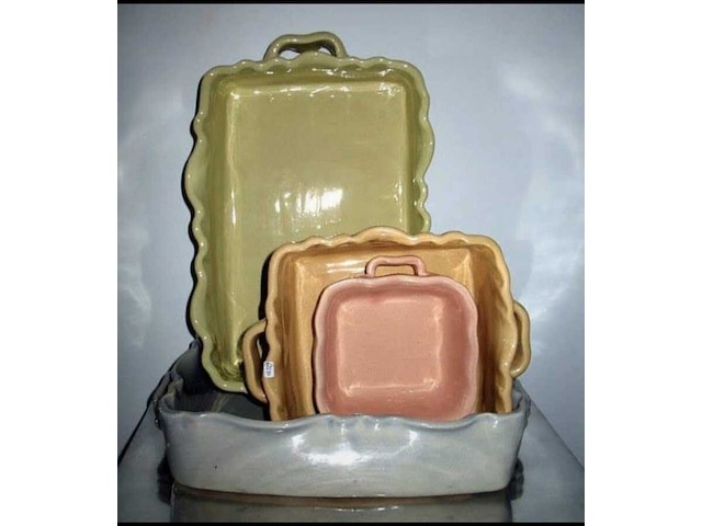 Ca. 200x frans aardewerk , terre de couleurs, o.a. schalen en kannen - afbeelding 1 van  10