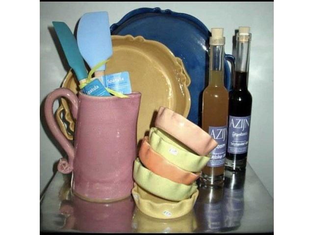 Ca. 200x frans aardewerk , terre de couleurs, o.a. schalen en kannen - afbeelding 3 van  10