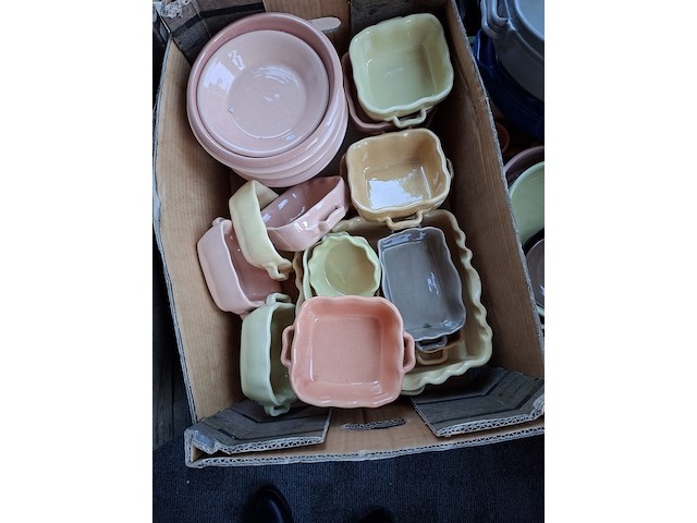 Ca. 200x frans aardewerk , terre de couleurs, o.a. schalen en kannen - afbeelding 6 van  10