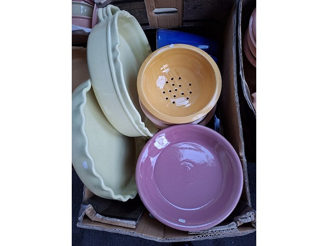 Ca. 200x frans aardewerk , terre de couleurs, o.a. schalen en kannen - afbeelding 7 van  10