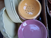 Ca. 200x frans aardewerk , terre de couleurs, o.a. schalen en kannen - afbeelding 7 van  10