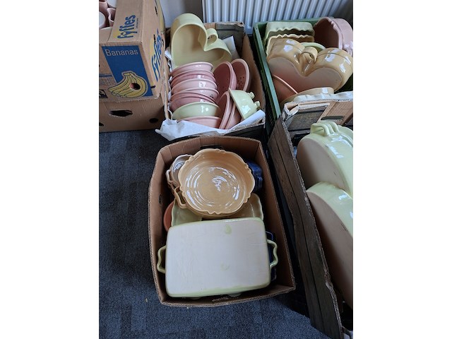 Ca. 200x frans aardewerk , terre de couleurs, o.a. schalen en kannen - afbeelding 8 van  10