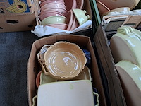 Ca. 200x frans aardewerk , terre de couleurs, o.a. schalen en kannen - afbeelding 8 van  10