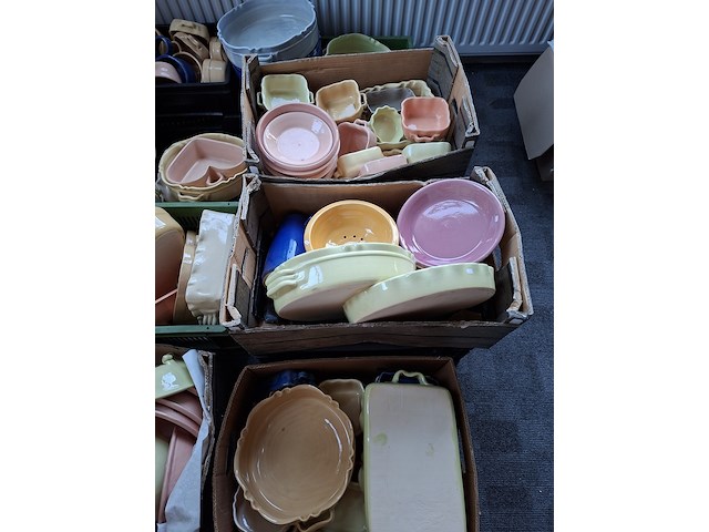 Ca. 200x frans aardewerk , terre de couleurs, o.a. schalen en kannen - afbeelding 9 van  10