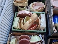 Ca. 200x frans aardewerk , terre de couleurs, o.a. schalen en kannen - afbeelding 10 van  10