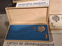 Ca. 200x horloges standaard, nots / mondaine , elk horloge is uniek doordat elke wijzerplaat een uniek stukje van de plattegrond van amsterdam, londen, parijs en new york bevat - afbeelding 11 van  22